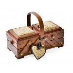 Aumuller Korbwaren Gmbh and Co. - Cesto da cucito in legno di faggio  con puntaspilli a forma di cuore  colore: rosso - 81139VBFK