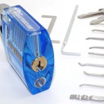 Monstercube Set da 11 pezzi di grimaldelli aprilucchetti ed attrezzo di estrazione chiavi + lucchetto trasparente per pratica - VipflOHE
